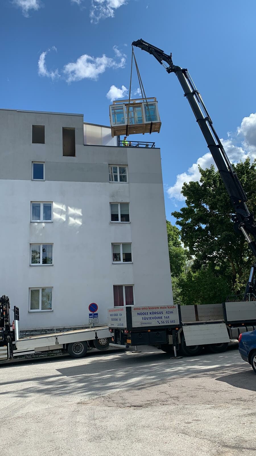"Aru Group" garsėja aukštos kokybės gaminiais - mūsų asortimentą sudaro mediniai langai, medžio-aliuminio langai, vidaus ir lauko durys.